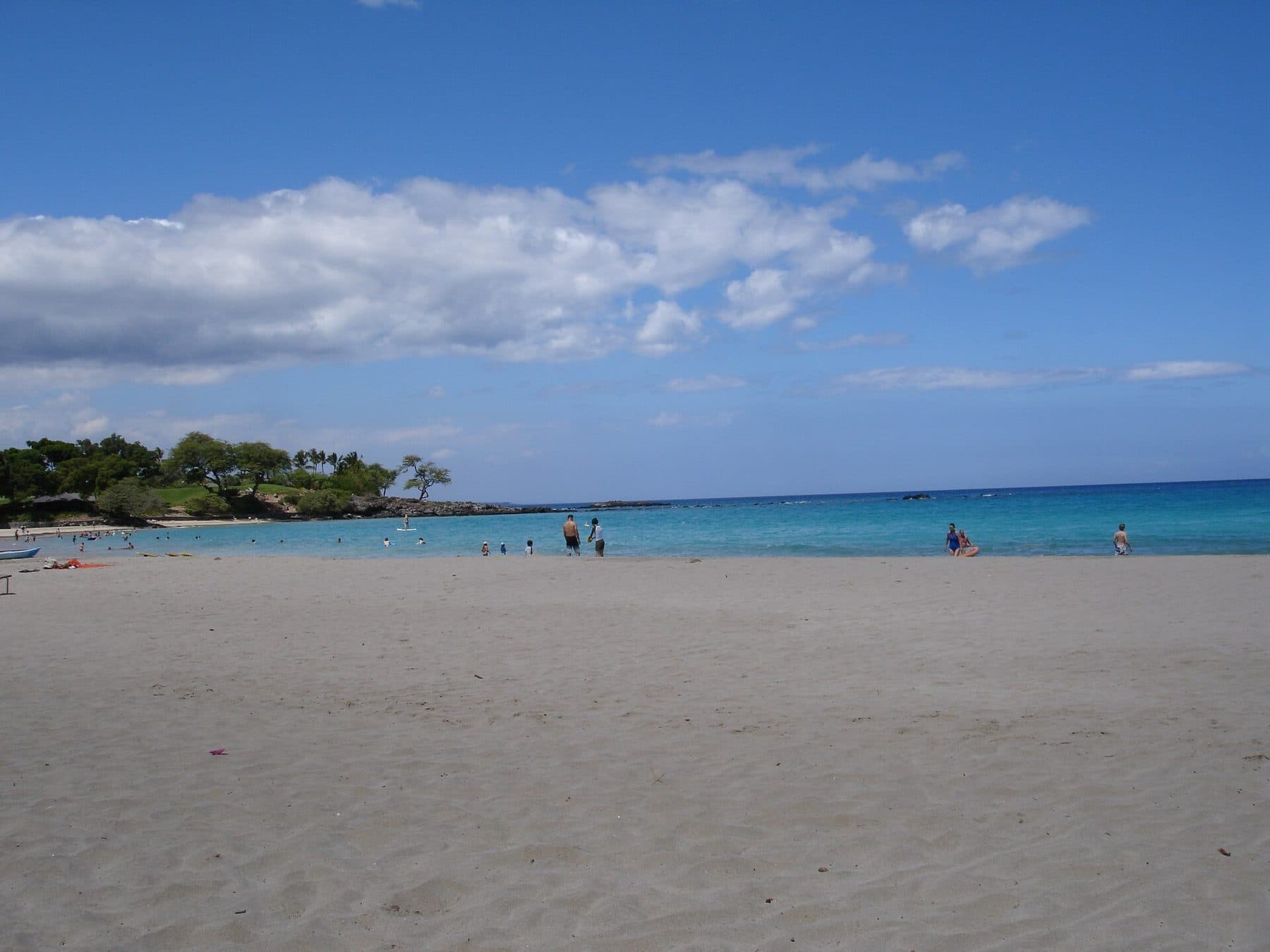 Pale sand and calm blue water at Kaunaʻoa Bay (Mauna Kea Beach) on the Kohala Coast (the Kohala Coast area, not the hotel)