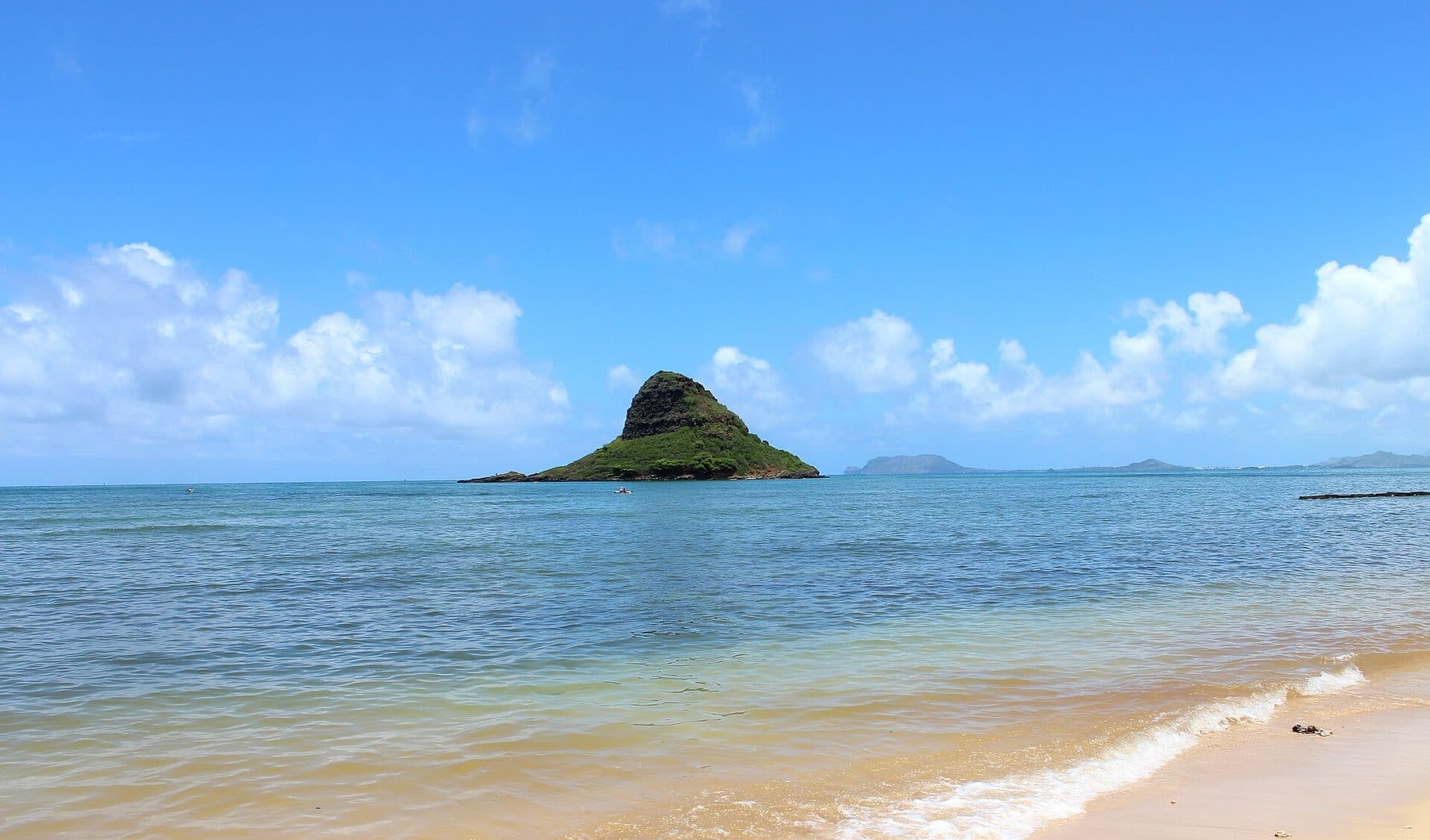 Mokoliʻi islet seen across the water from Kualoa Point