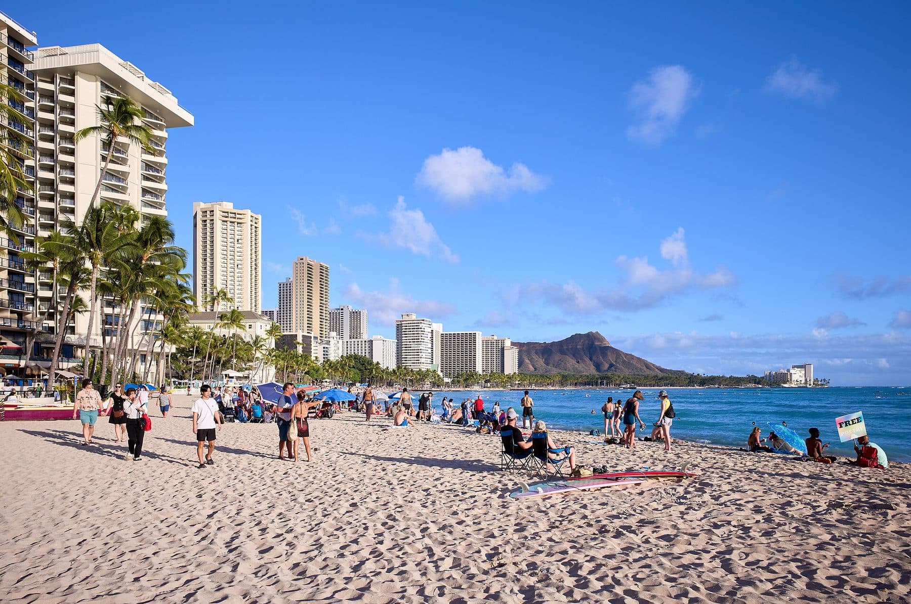 Waikīkī Beach curving toward Lēʻahi (Diamond Head), lined with hotels and palms
