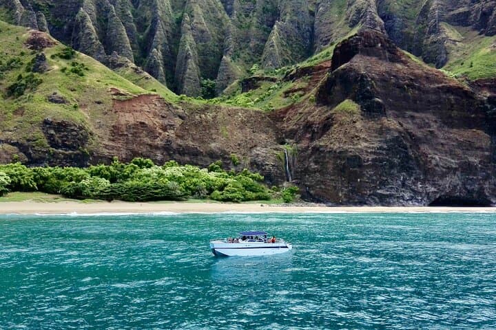 Nā Pali Coast Power Catamaran (tour photo)