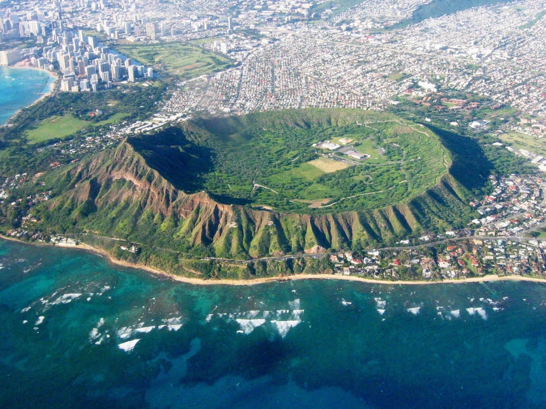 Lēʻahi (Diamond Head) crater from the air, with Waikīkī and Honolulu beyond