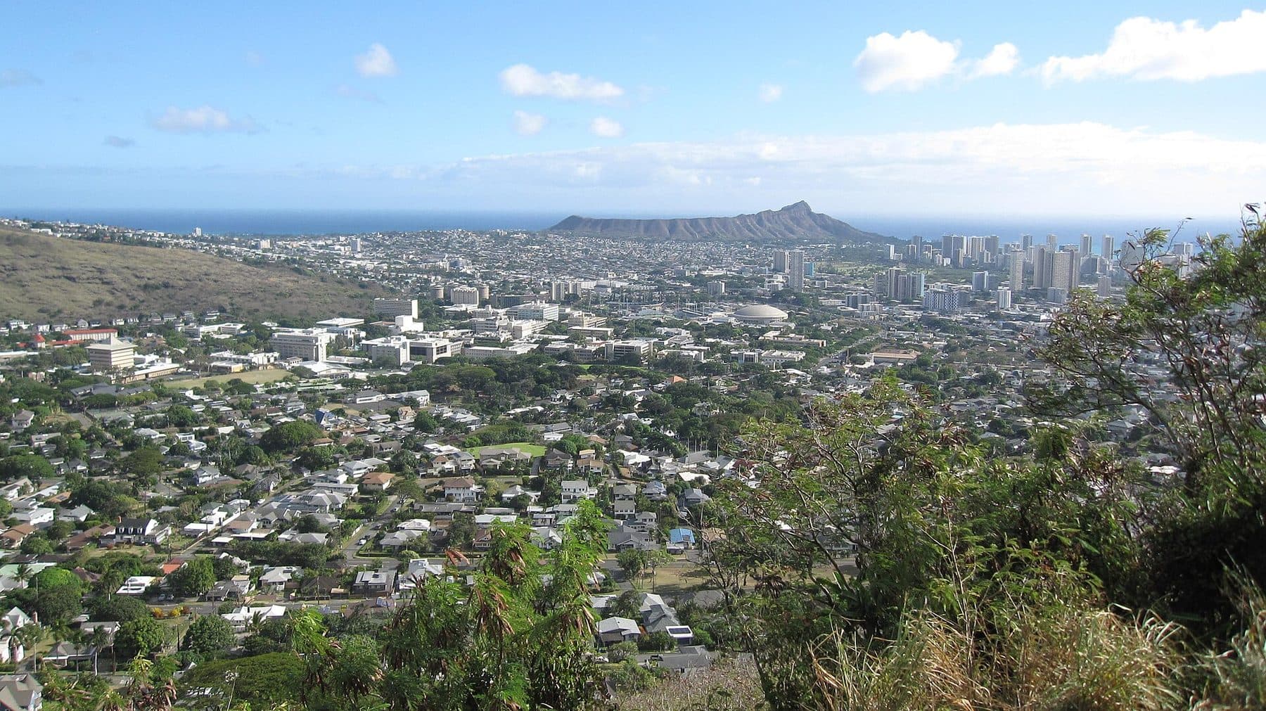 Mānoa, Honolulu and Lēʻahi (Diamond Head) seen from Round Top Drive