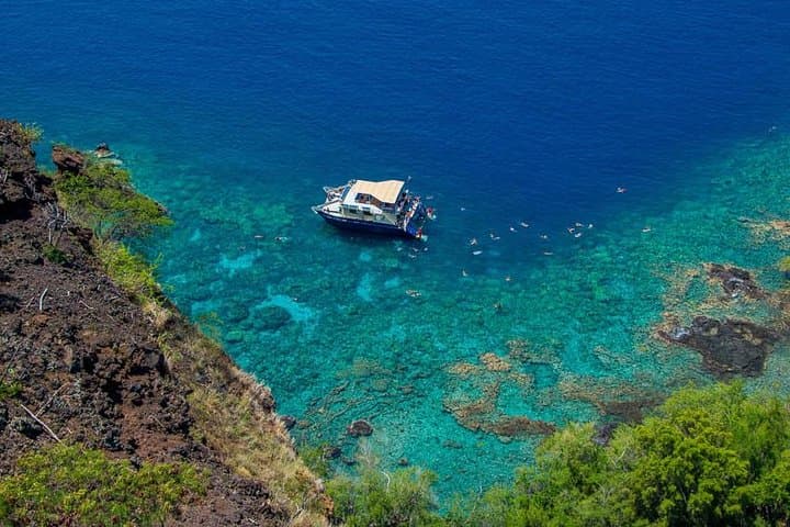 Fair Wind II in beautiful & pristine Kealakekua Bay.