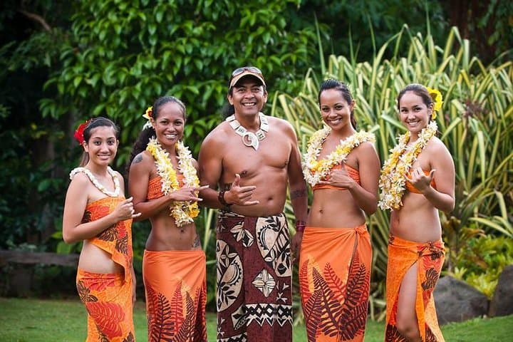 Luau Kalamaku + Manor House 4-Course Dinner (tour photo)