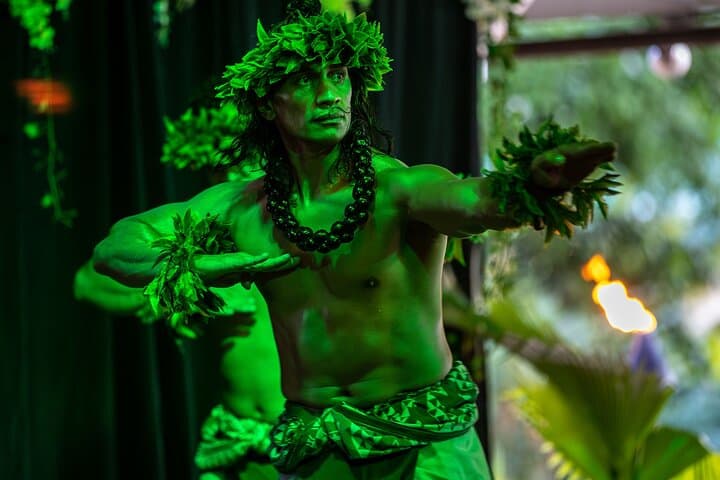 Toa Lūʻau at Waimea Valley (tour photo)