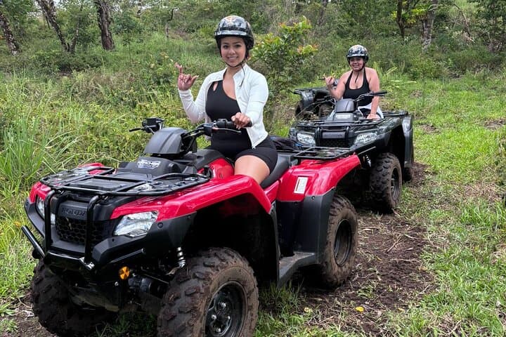 Friends become ohana on the trail – Big Island fun with our family-run crew!